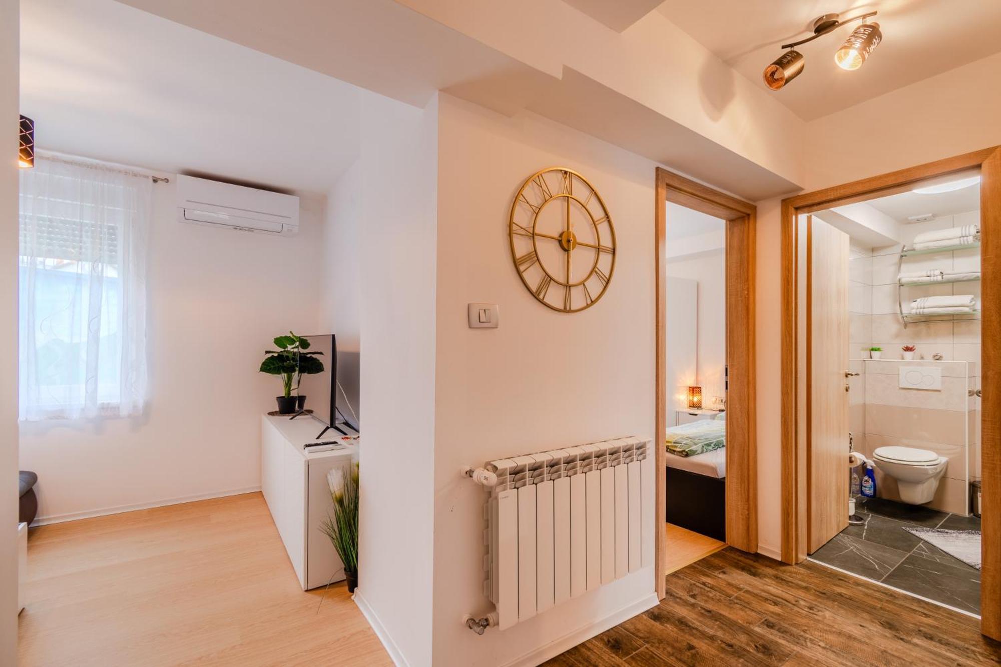 Hosnar, Apartma Lev *