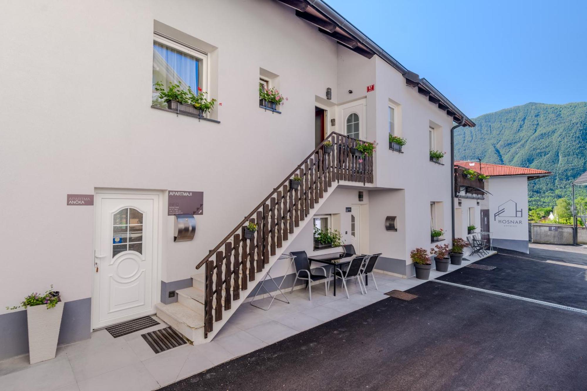 Hosnar, Apartma Lev