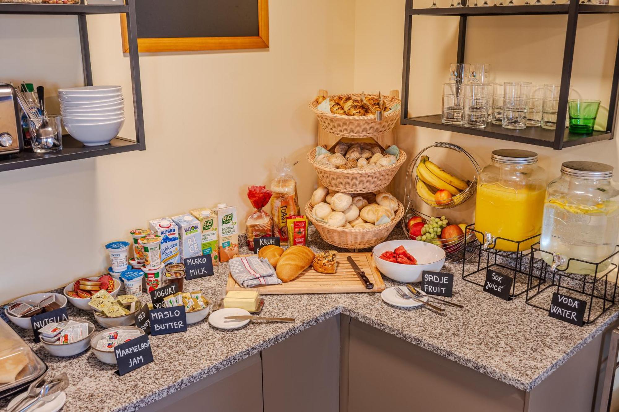 Hosnar, Apartma Lev Apartment